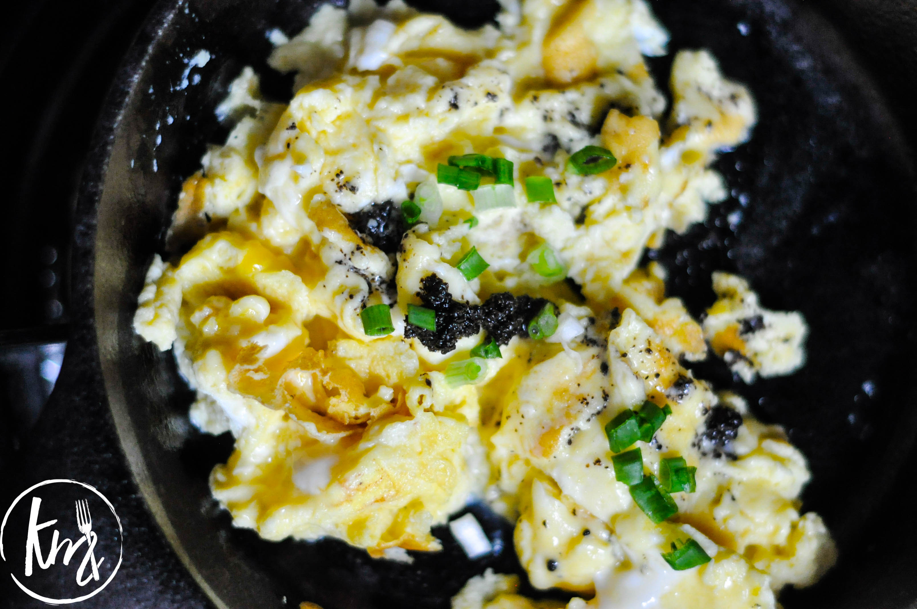 Fried eggs with black truffles recipe
